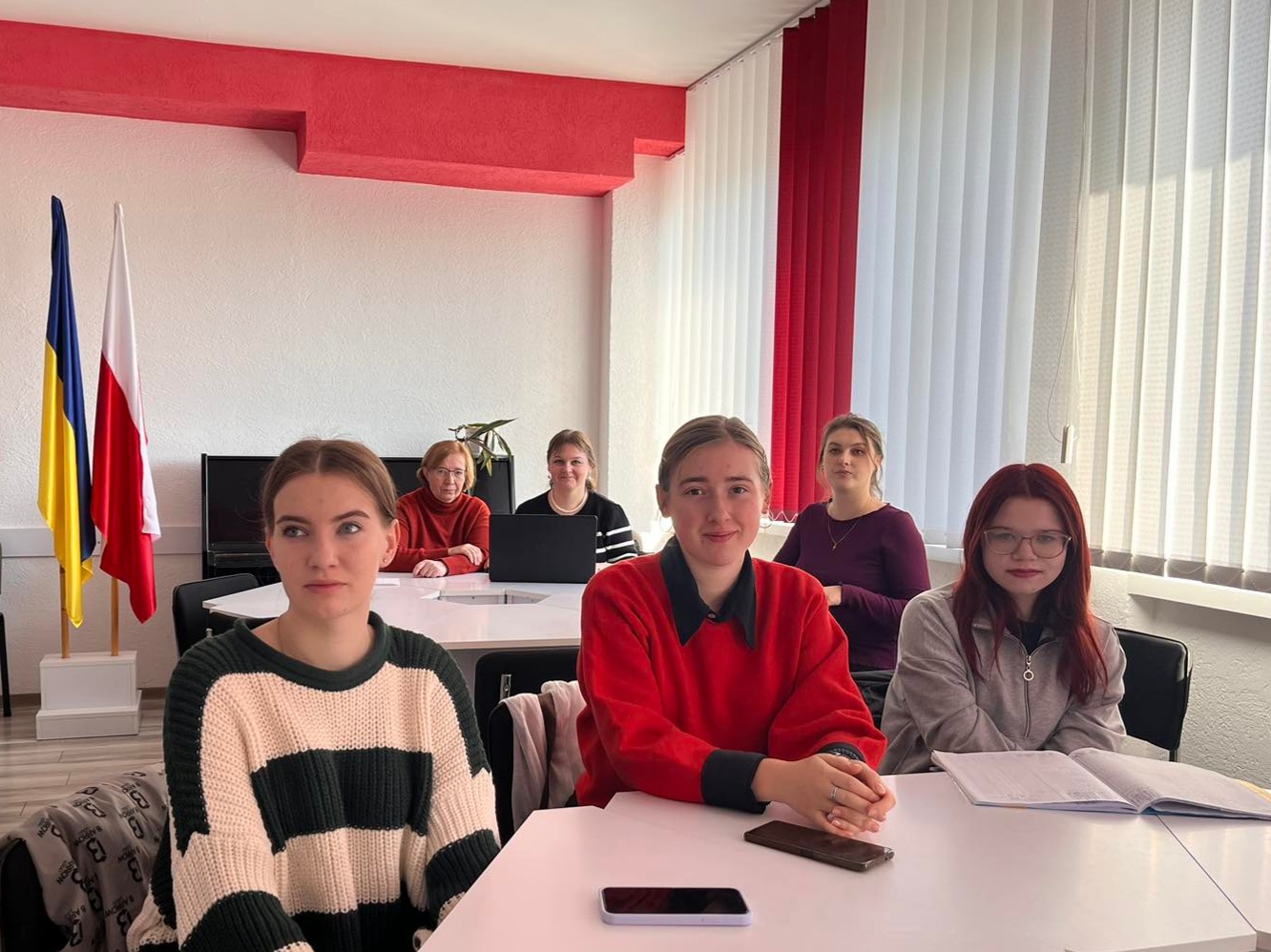 Студенти та викладачі спеціальності Журналістика - слухачі онлайн-семінару